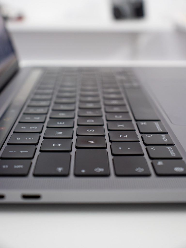 MacBook-13-Pro-M1-2020-11